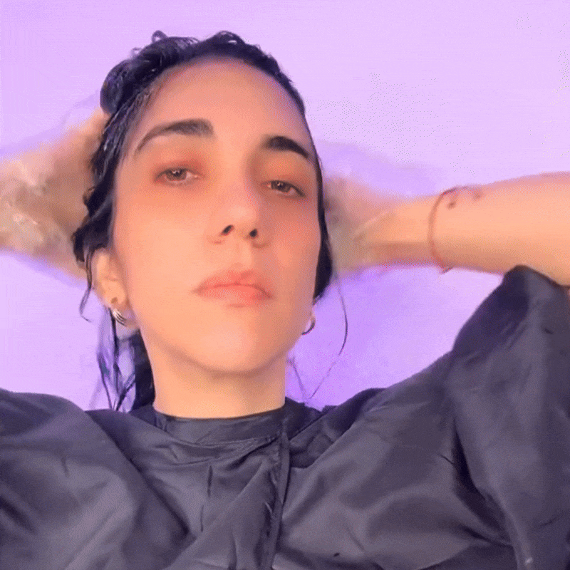 ✅ Tan fácil como lavarte el pelo: aplícalo durante 5-10 minutos y olvídate de citas costosas y procesos interminables.

✅ Despídete de las canas: úsalo 2-3 veces por semana y disfruta de un cabello siempre joven.

✅ Cabello renovado: luce una melena sin canas, más fuerte, sana y nutrida que nunca.